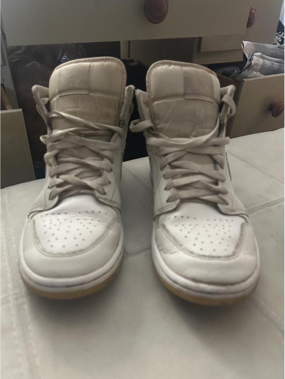 Air Jordan 1 Mid Phantom Gum high top sneakers in US 9
